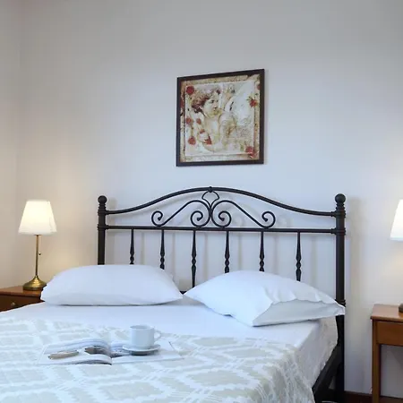Corina Apartment *