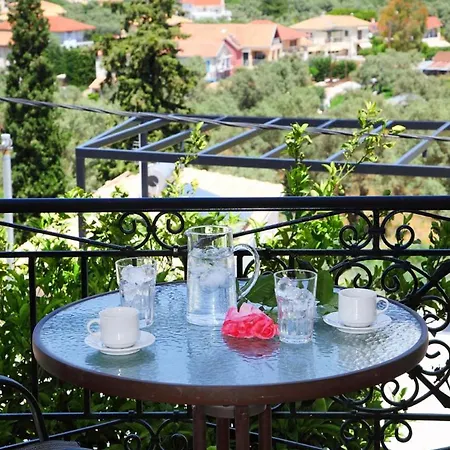 Апартаменты Corina Apolpaina