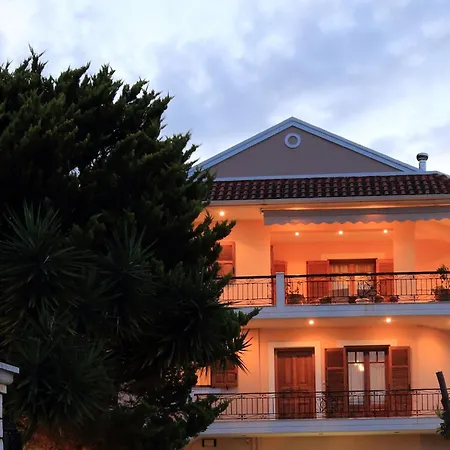 Апартаменты Corina Apolpaina