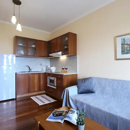 Corina Apartment *